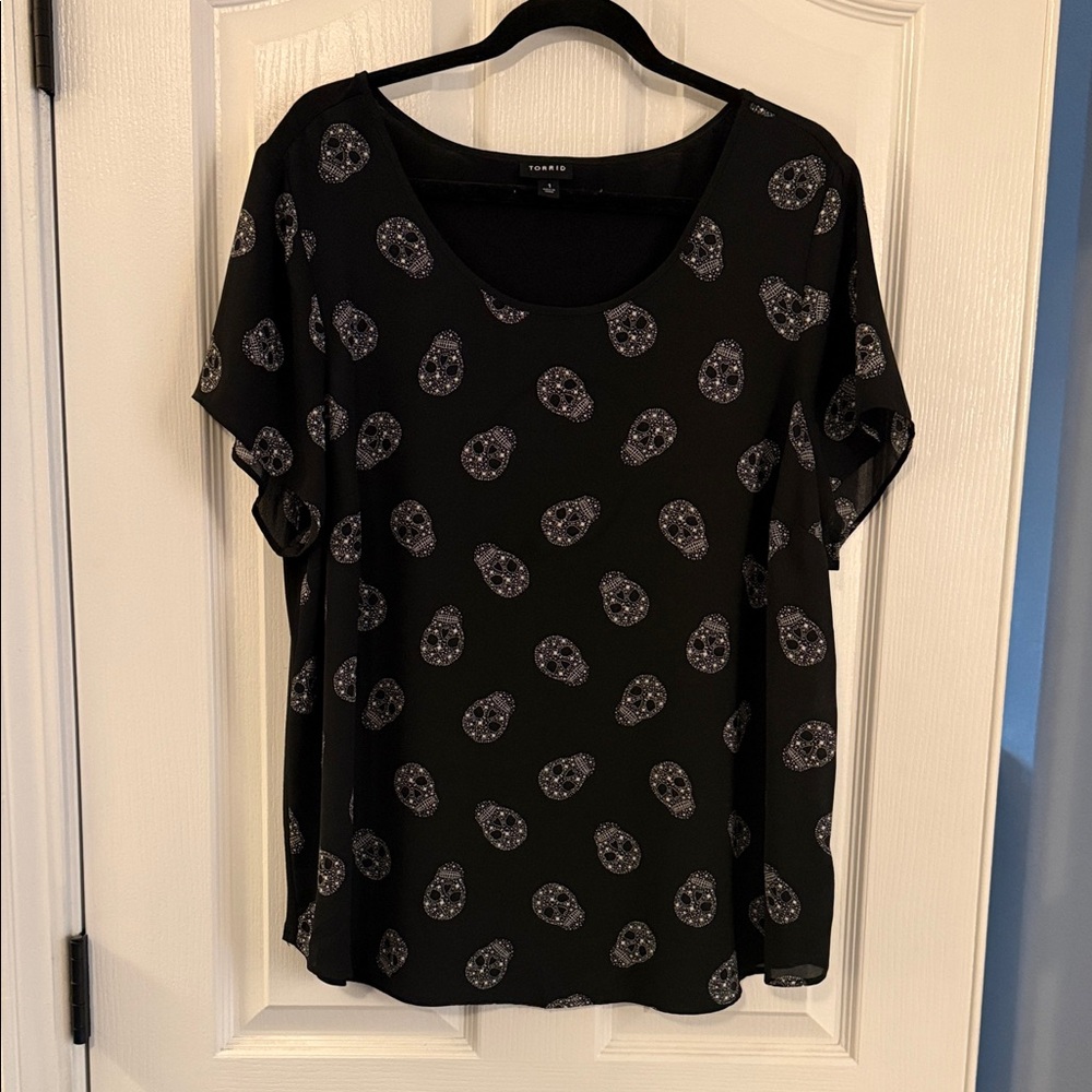 Torrid Women's Abbey Skull Short Sleeve Blouse